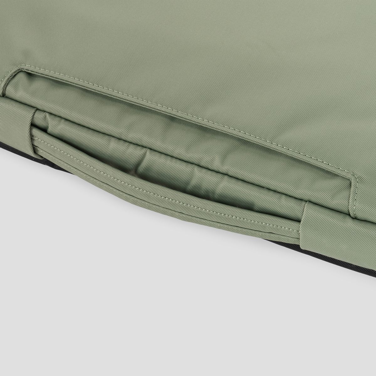 티알브이알(TRVR) Staple Travel Commute Brief Olive