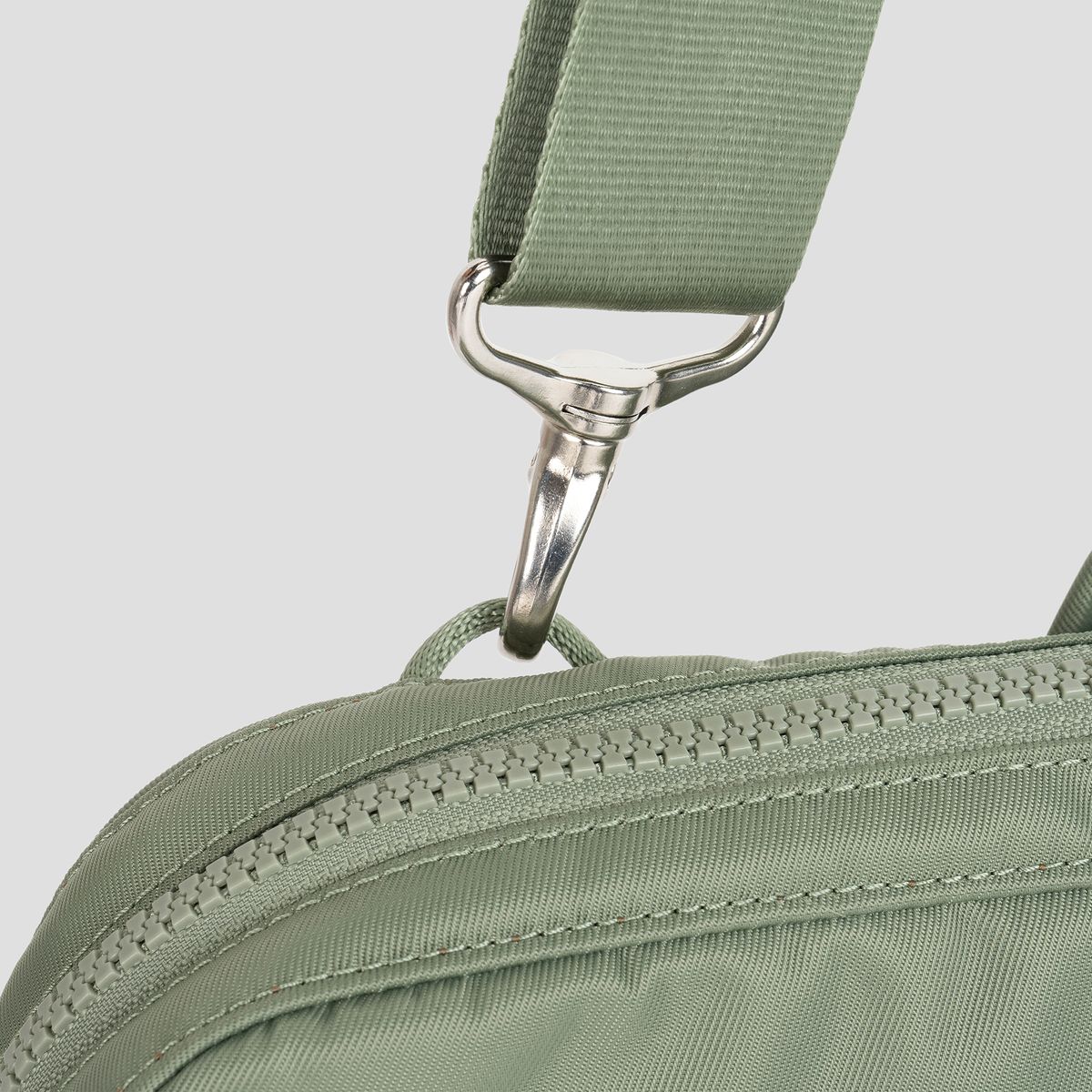 티알브이알(TRVR) Staple Travel Commute Brief Olive