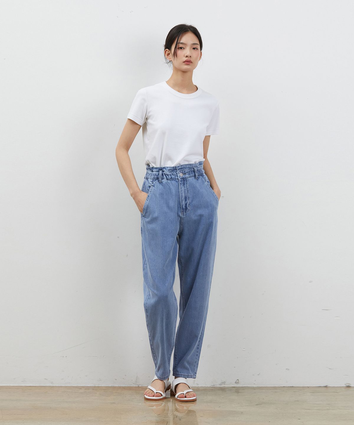률앤와이(RYUL+WAI) 데님 밴딩 테이퍼드 크롭 팬츠 블루