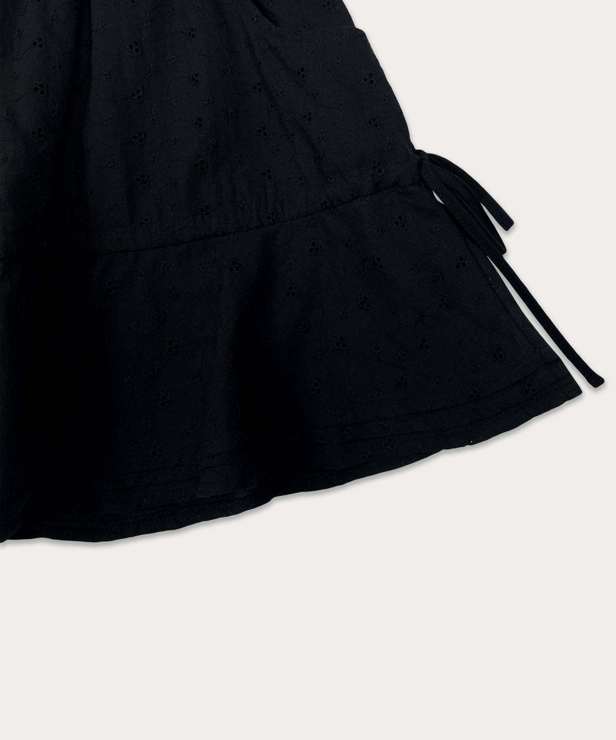 썸웨어버터(SOMEWHEREBUTTER) Floral Ribbon Cancan Skirt - Black