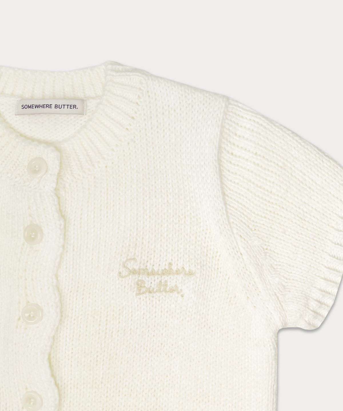썸웨어버터(SOMEWHEREBUTTER) Letter Half Cardigan - Ivory
