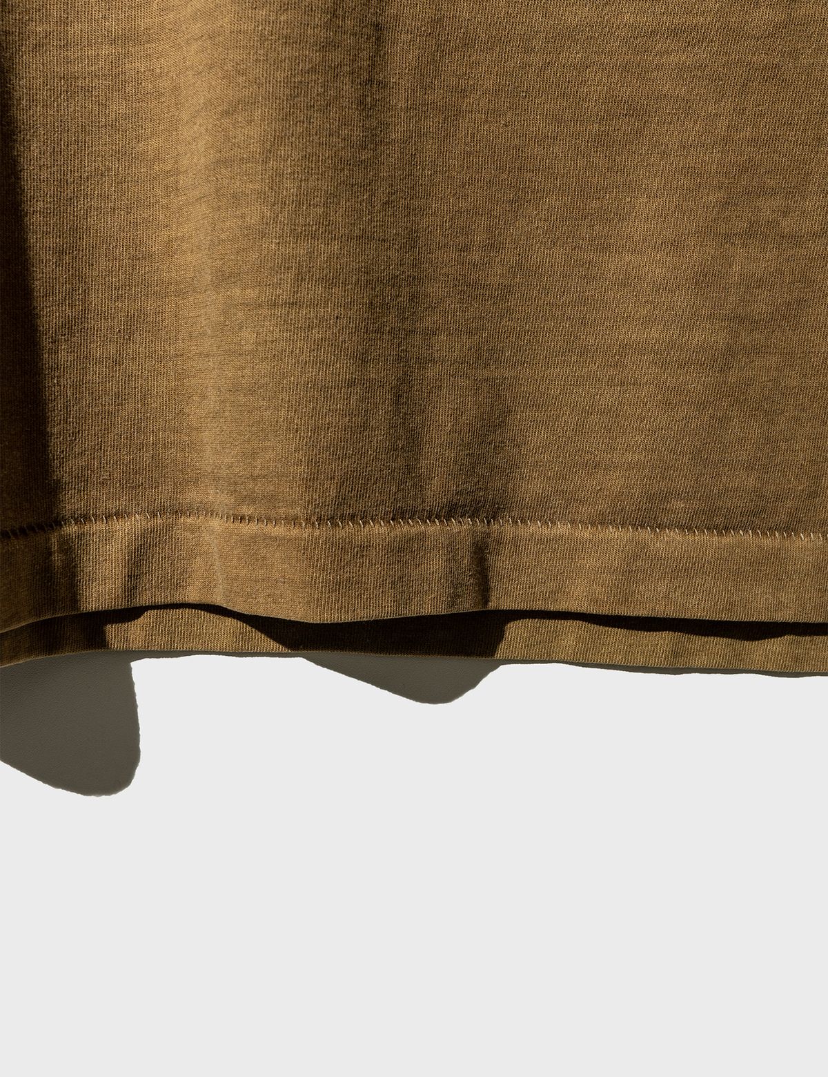 펀치드렁크파티즈(PUNCH DRUNK PARTIES) Circle Logo Garment Dyed Tee (CAMEL)