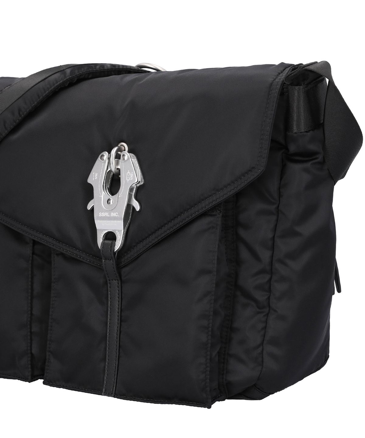 에스에스알엘(SSRL) Raven Oblique Messenger Bag / Black