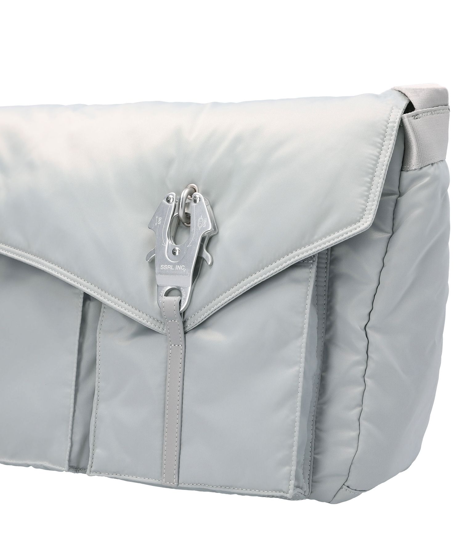 MUSINSA | SSRL raven oblique messenger bag / silver