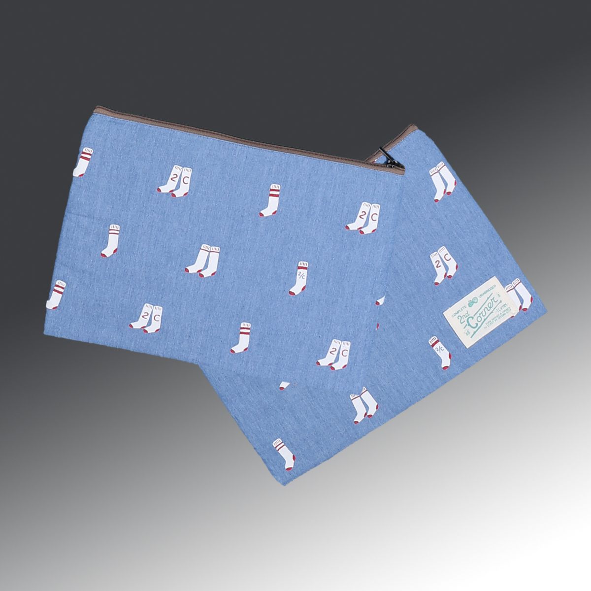 세컨드 코너(SECOND CORNER) 2C 남성 그래픽 캠퍼 스트릿 반바지 + 파우치. Haribo-Blue Socks