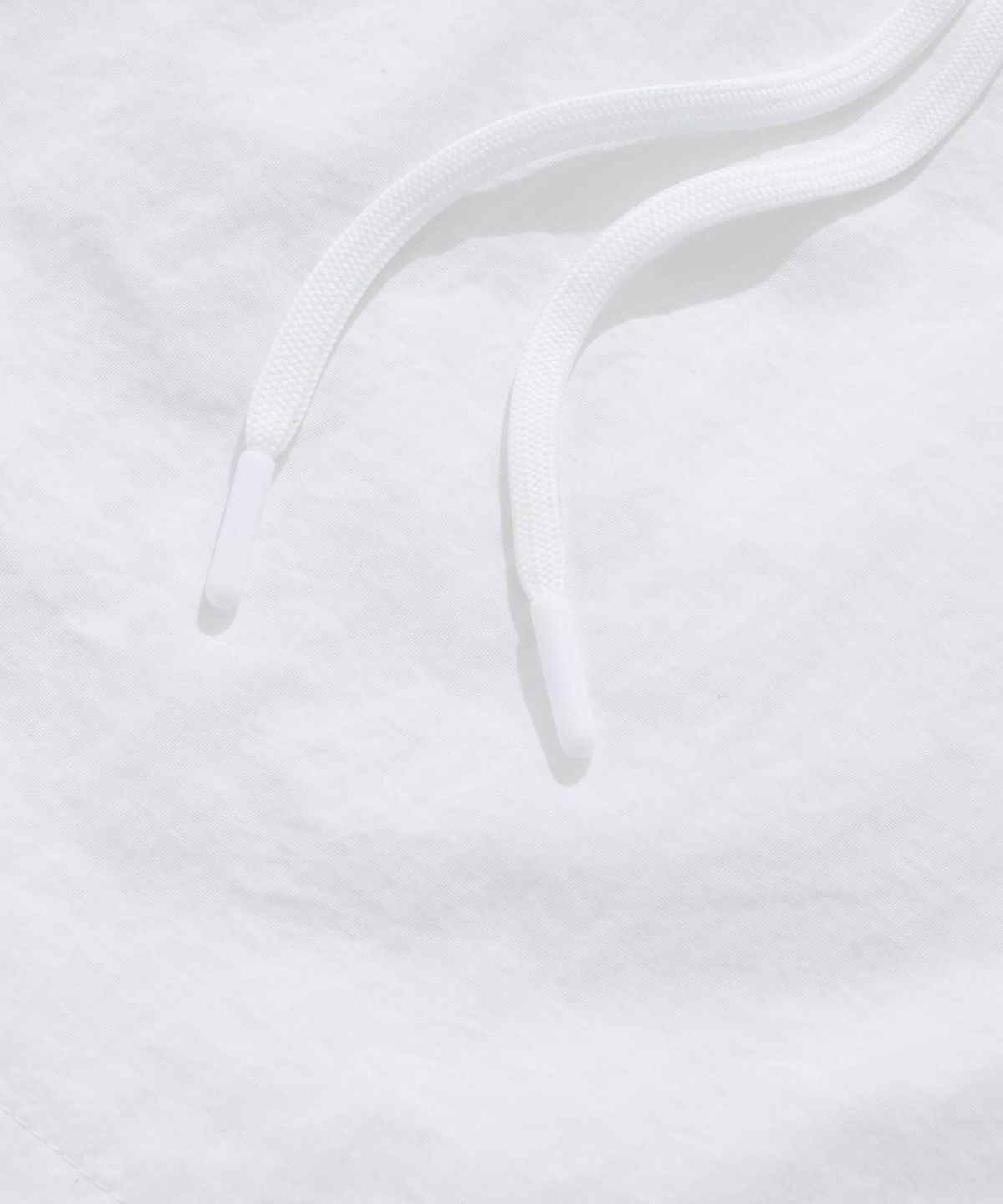 커버낫 우먼(COVERNAT WOMAN) 우먼 시어나일론 윈드브레이커 쇼츠 White