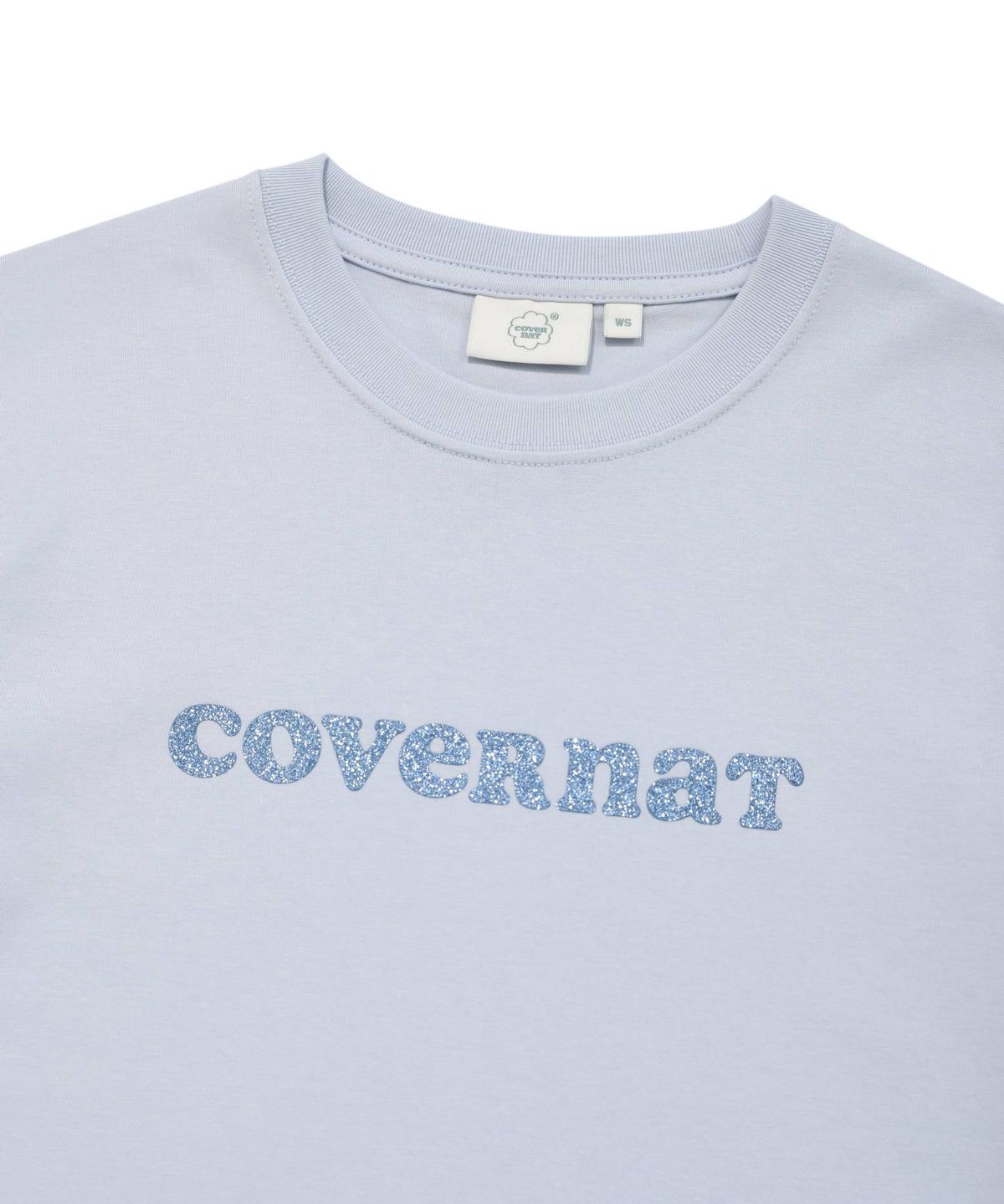 커버낫 우먼(COVERNAT WOMAN) 우먼 레귤러핏 글리터 쿠퍼 로고 티셔츠 Light Blue