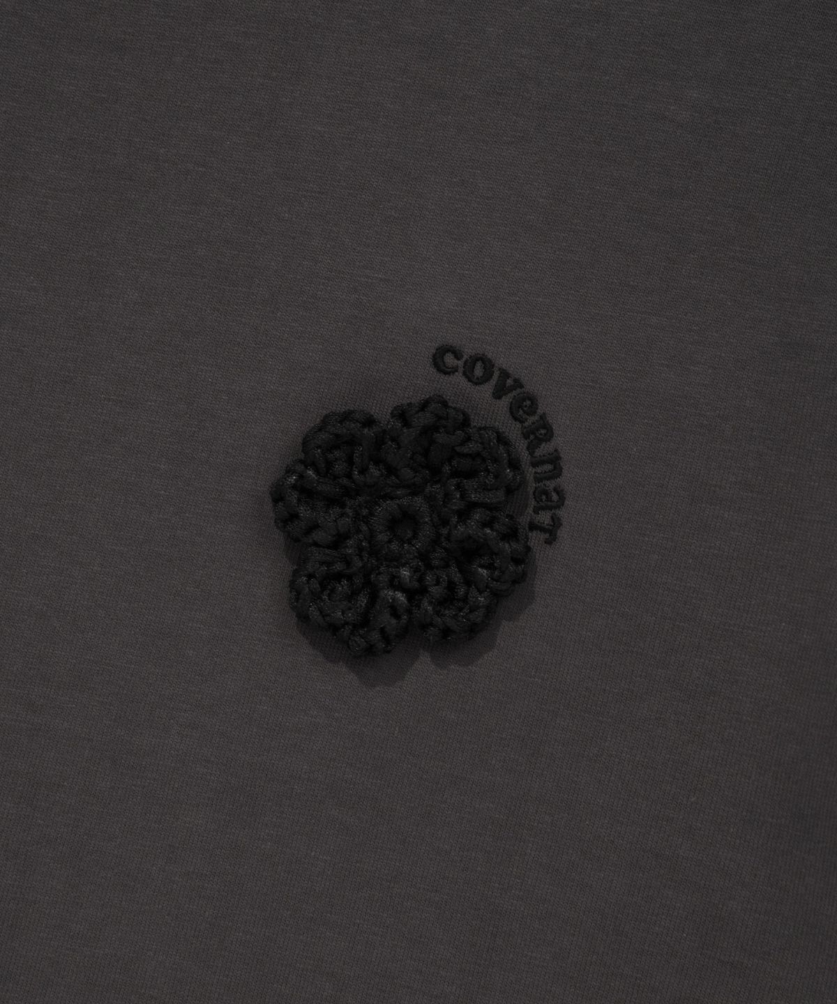 커버낫 우먼(COVERNAT WOMAN) 우먼 크롭 오버핏 코사지 티셔츠 Charcoal