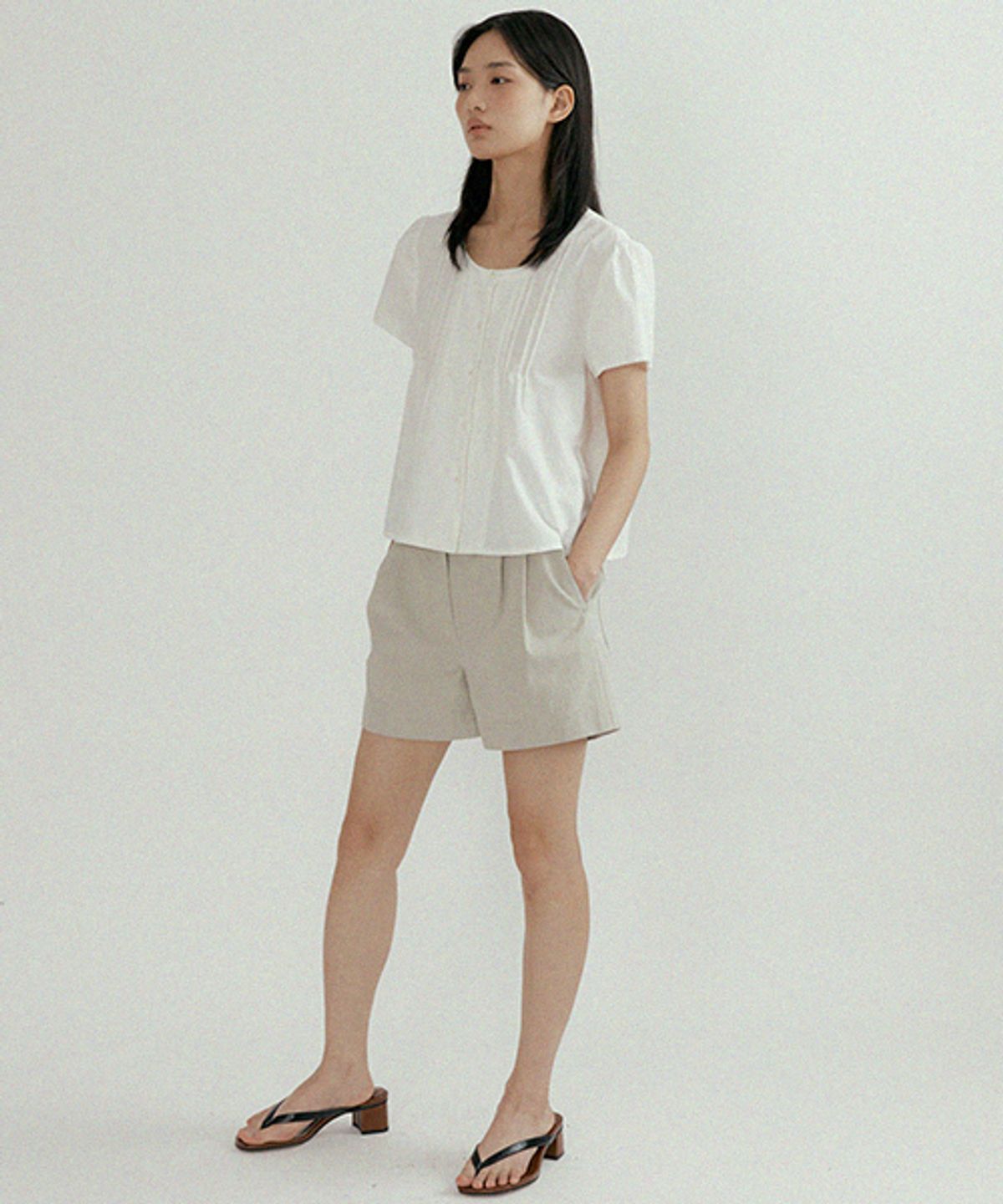 링서울(LINGSEOUL) pintuck round blouse-ivory