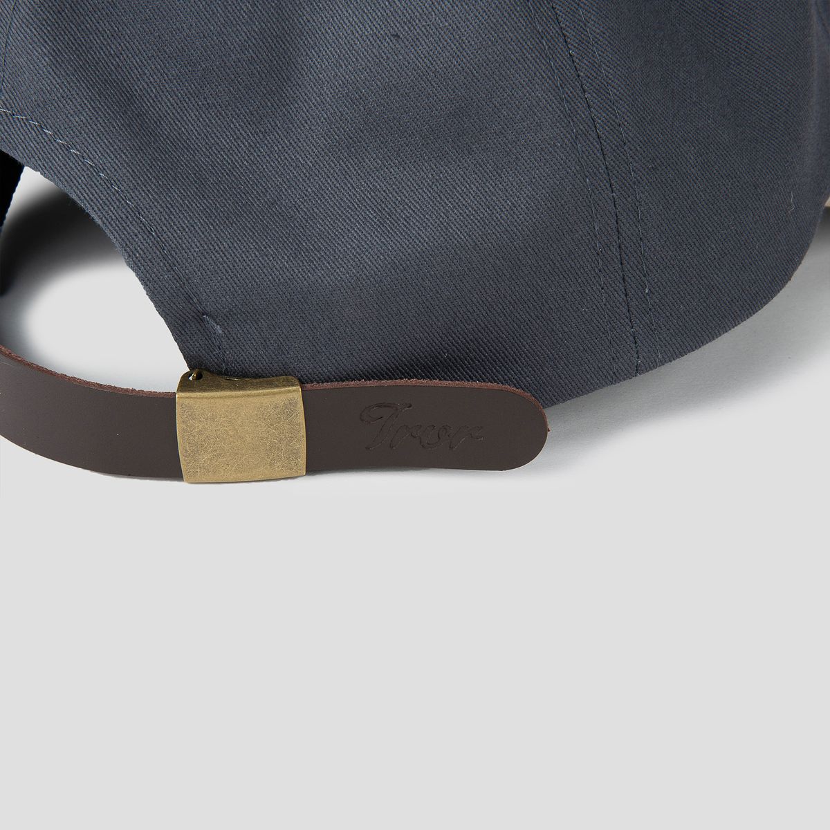 티알브이알(TRVR) LNT Lettering Ball Cap Charcoal/Khaki