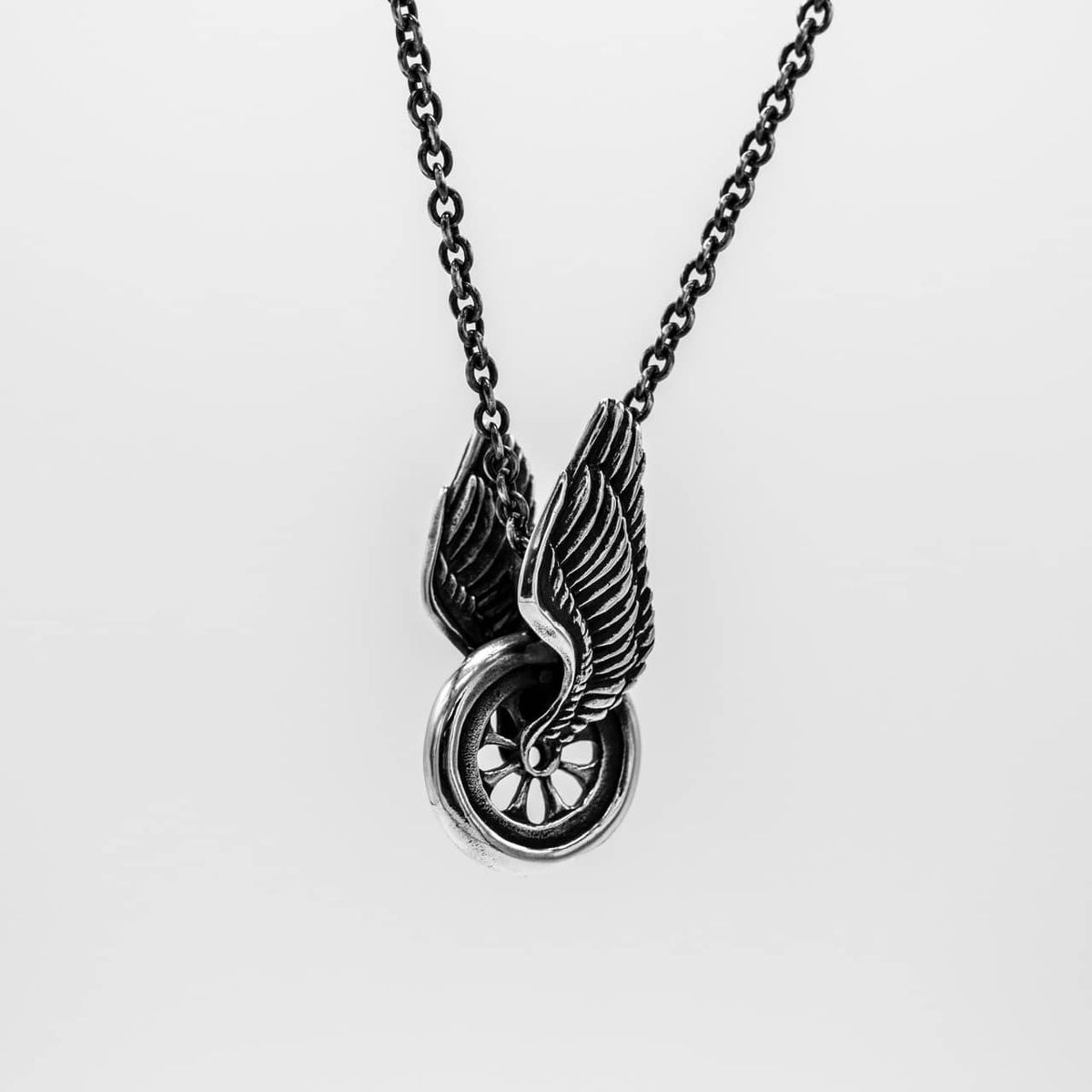 로우하이드(RAWHYDE) Flying Wheel Pendant