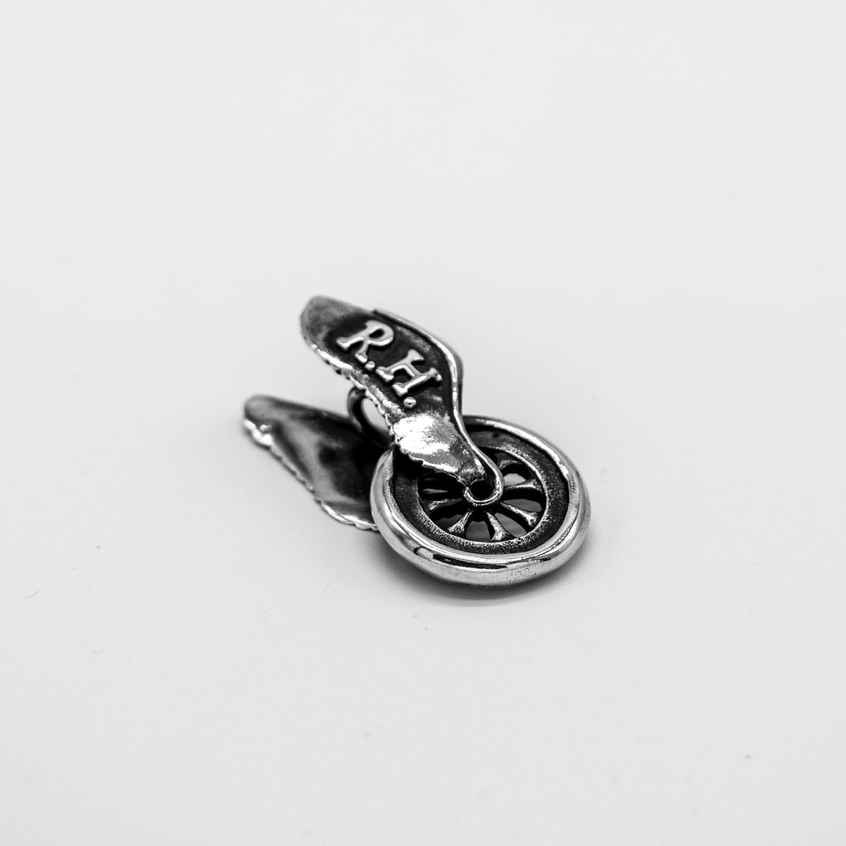로우하이드(RAWHYDE) Flying Wheel Pendant