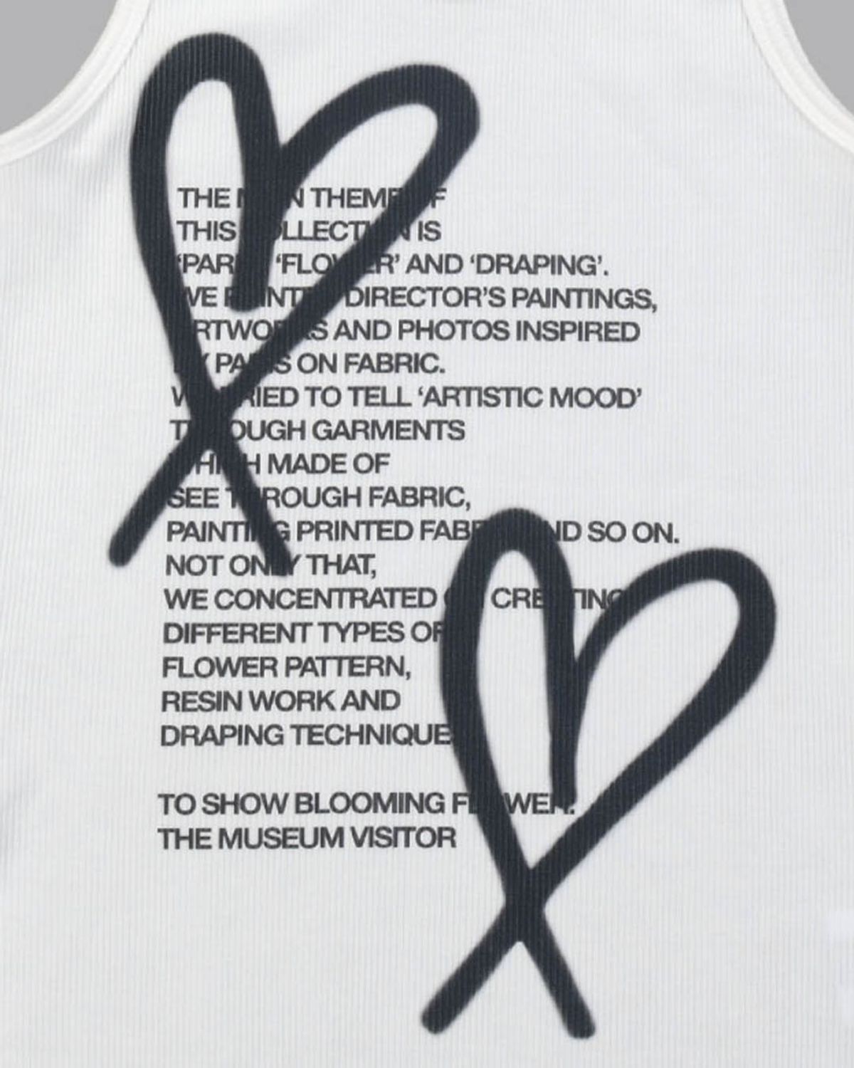 더뮤지엄비지터(THEMUSEUMVISITOR) HEART PRINTED SLEEVELESS (WHITE)