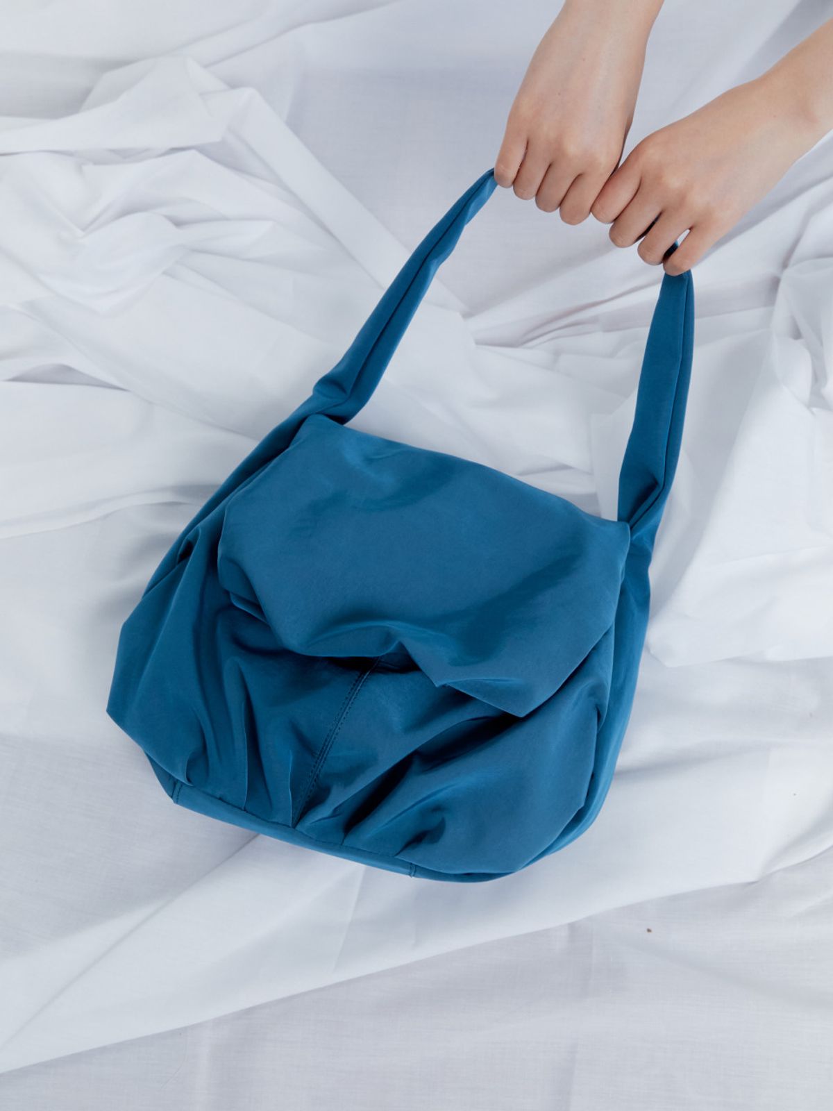 아코크(ACOC) Blooming Hobo Bag_Deep blue
