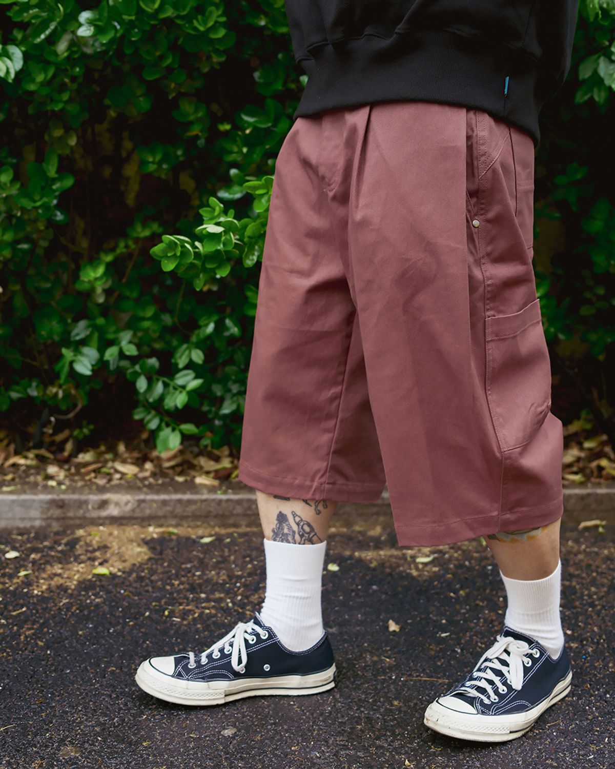 카락터(KARACTOR) Double tuck BERMUDA shorts / Raspberry