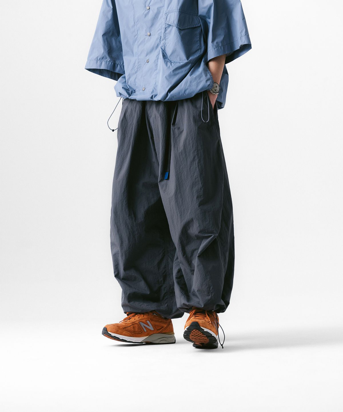 앵글런(ANGLAN) Nylon Tuck Belt String Balloon Pants - Grey