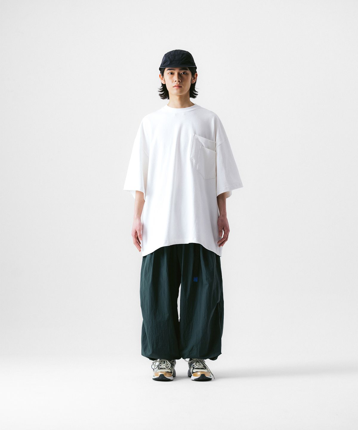 앵글런(ANGLAN) Nylon Tuck Belt String Balloon Pants - Green
