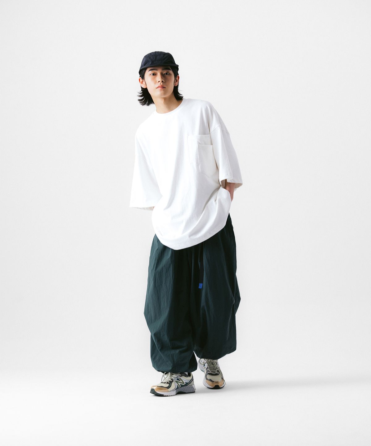 앵글런(ANGLAN) Nylon Tuck Belt String Balloon Pants - Green