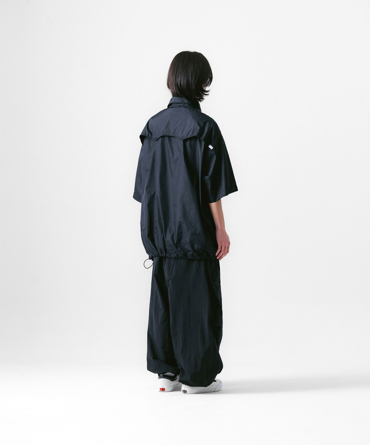 앵글런(ANGLAN) Nylon Tuck Belt String Balloon Pants - Black