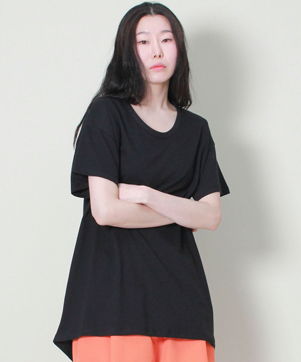 드마크(DEMARC) 솔리드 언발란스 루즈핏 크루넥 반팔 티셔츠 블랙