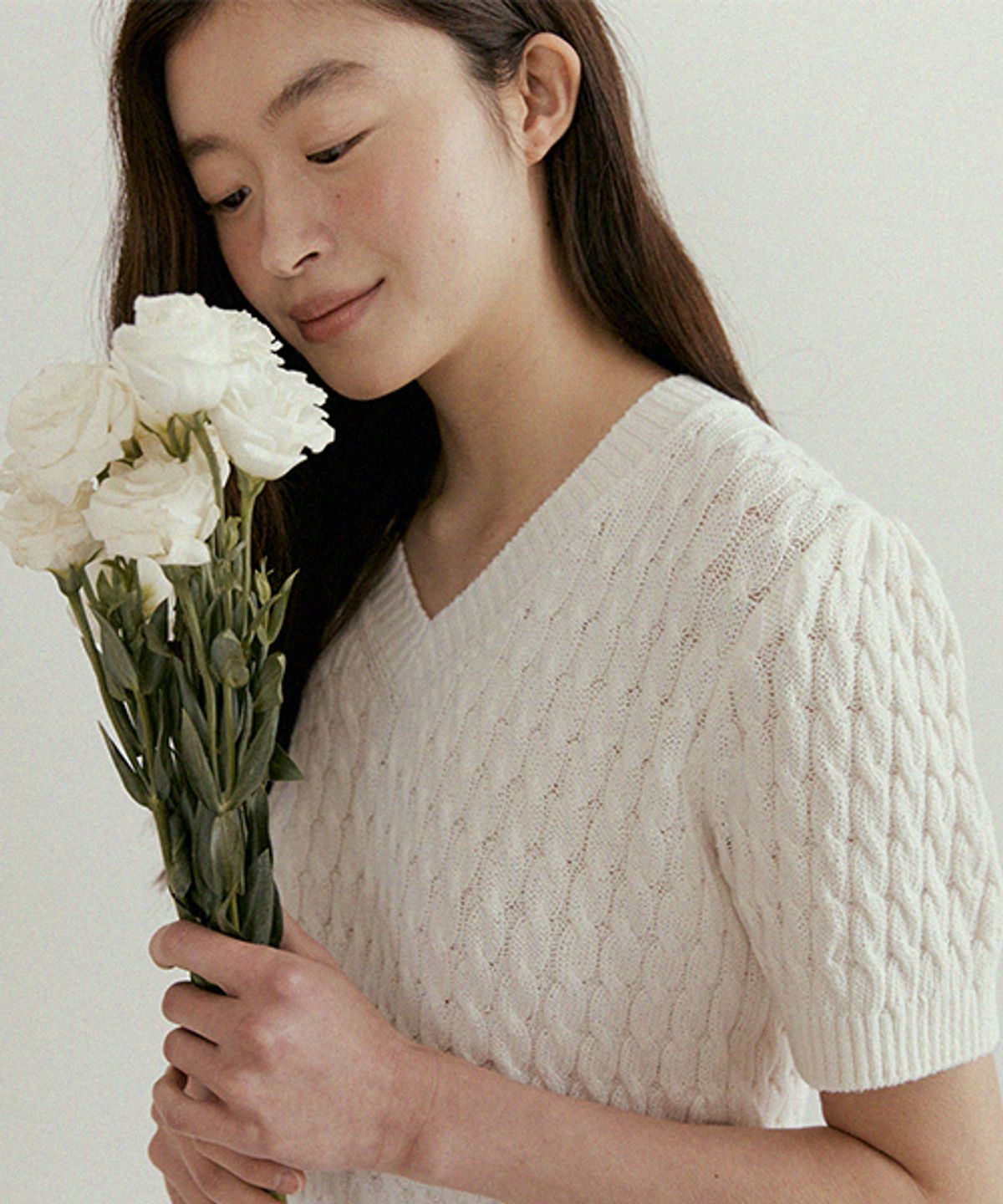 링서울(LINGSEOUL) v-neck cable knit top-ivory