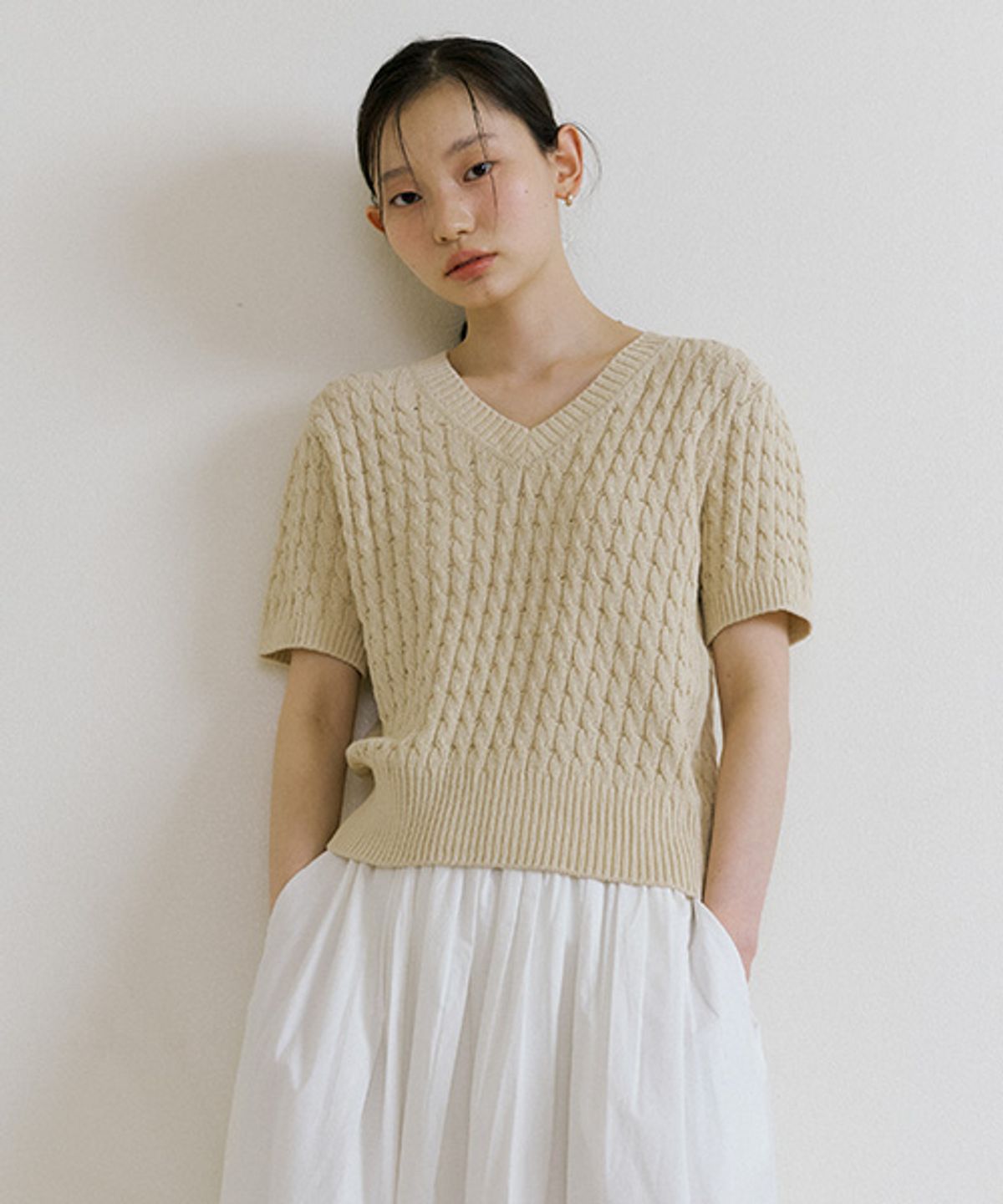 링서울(LINGSEOUL) v-neck cable knit top-beige