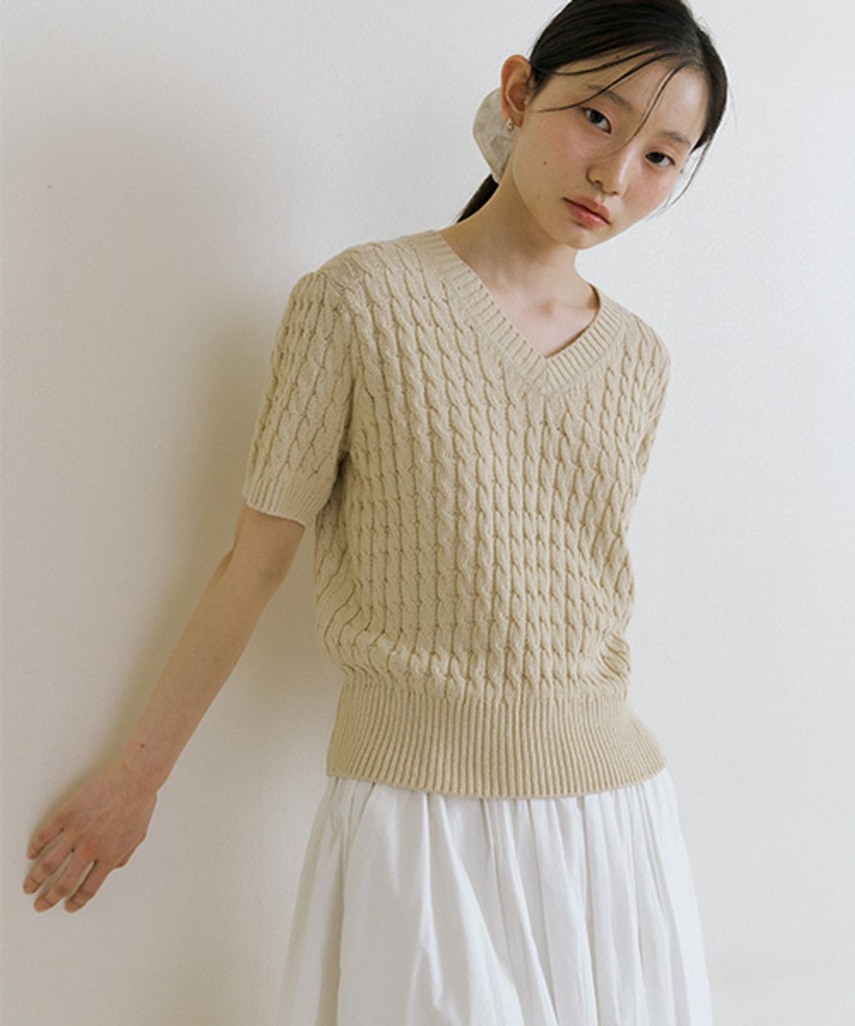링서울(LINGSEOUL) v-neck cable knit top-beige