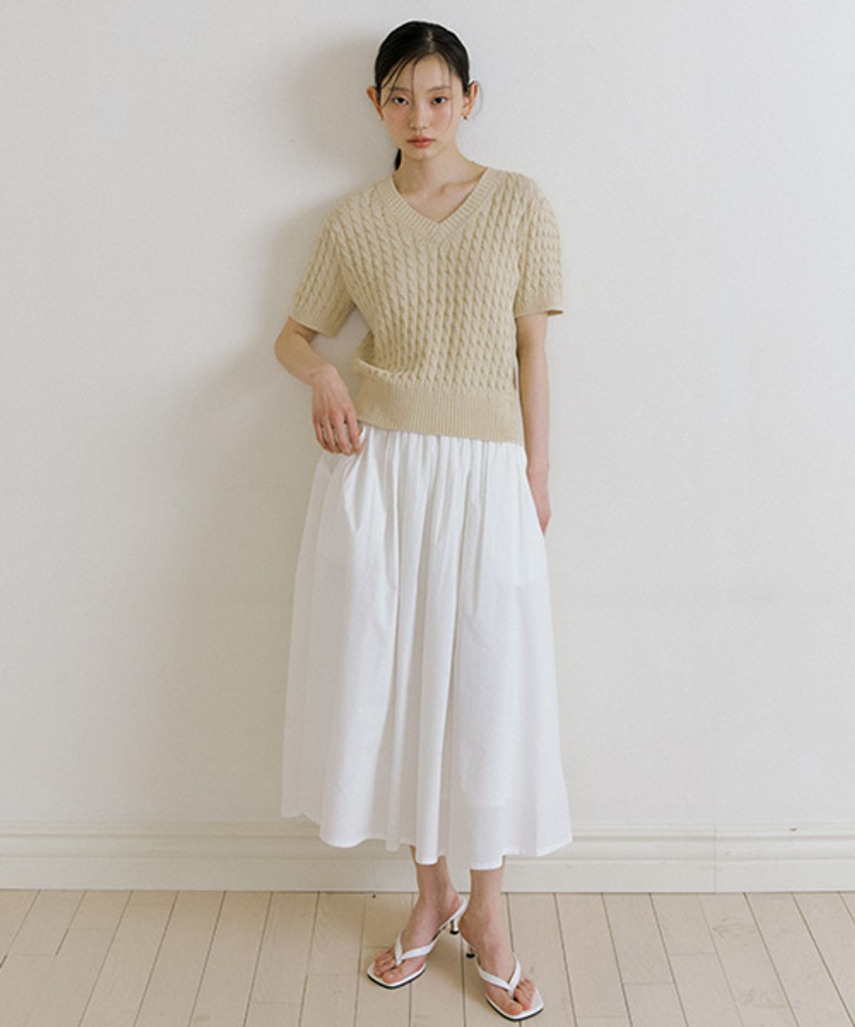 링서울(LINGSEOUL) v-neck cable knit top-beige