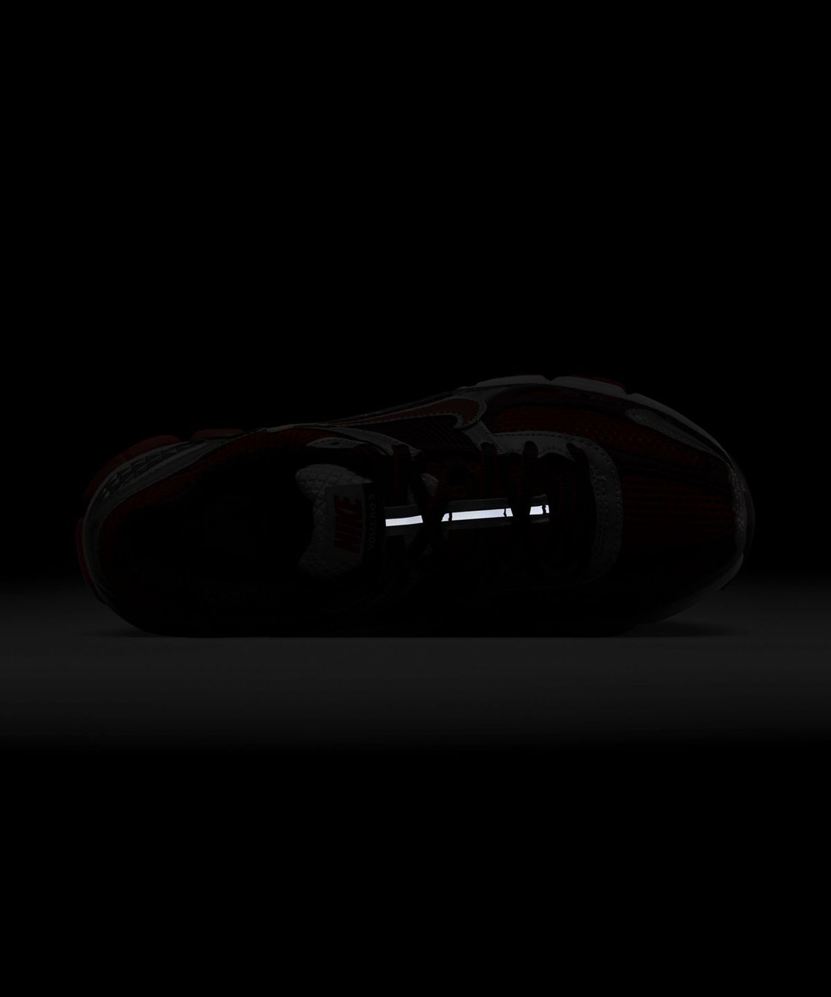나이키(NIKE) 줌 보메로 5 W - 미스틱 레드:메탈릭 플래티넘:리플렉트 실버:미스틱 레드 / FN7778-600