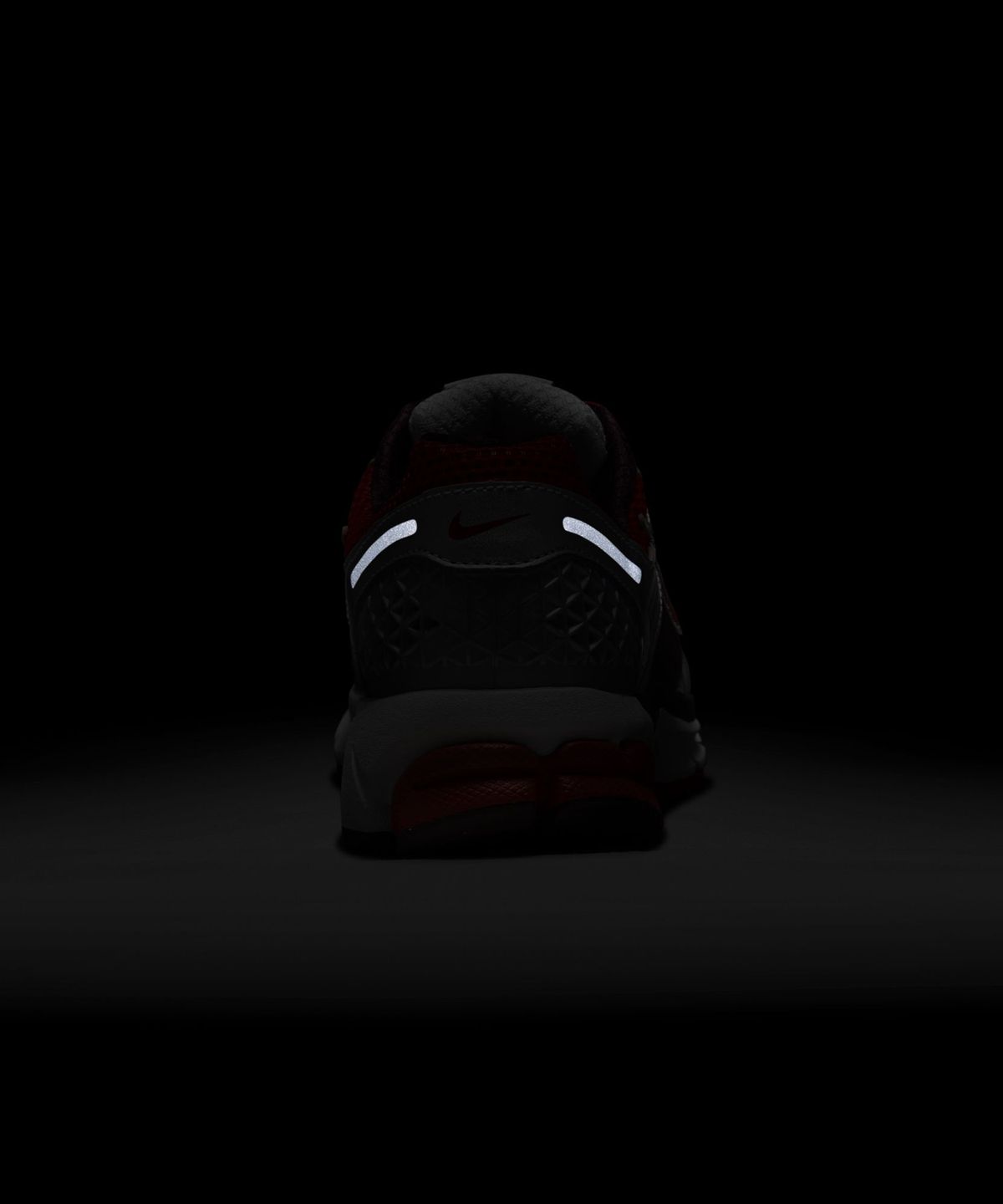 나이키(NIKE) 줌 보메로 5 W - 미스틱 레드:메탈릭 플래티넘:리플렉트 실버:미스틱 레드 / FN7778-600