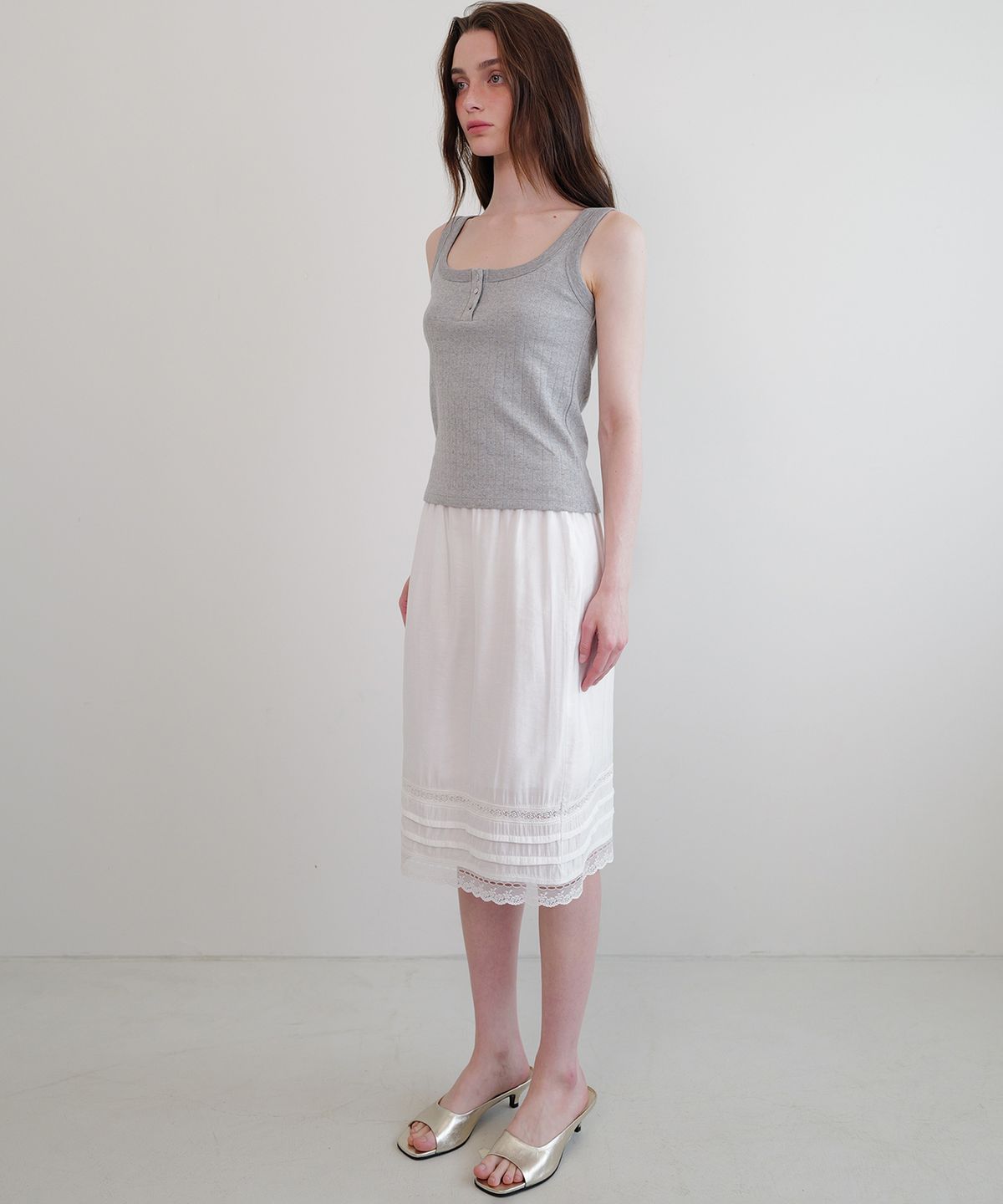 앤니즈(ANDNEEDS) Eyelet button sleeveless (gray)