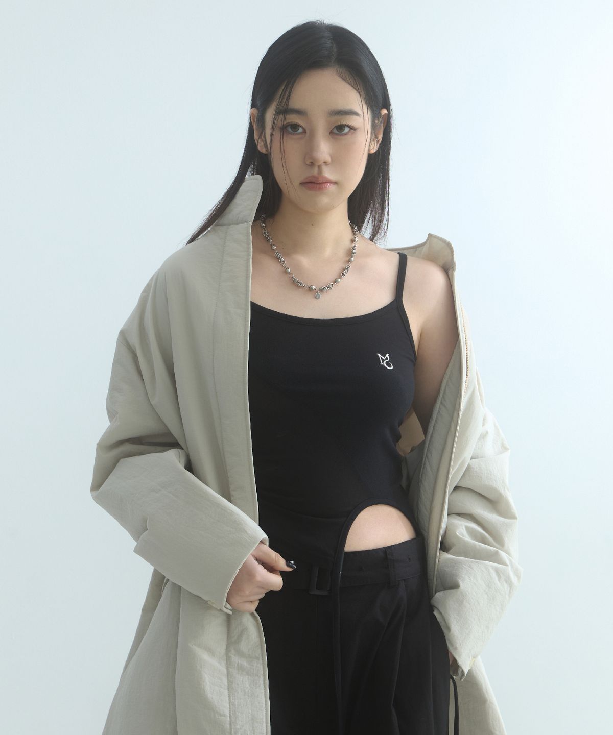 무아르모아(MOIREMOA) oblique String Sleeveless Top-black