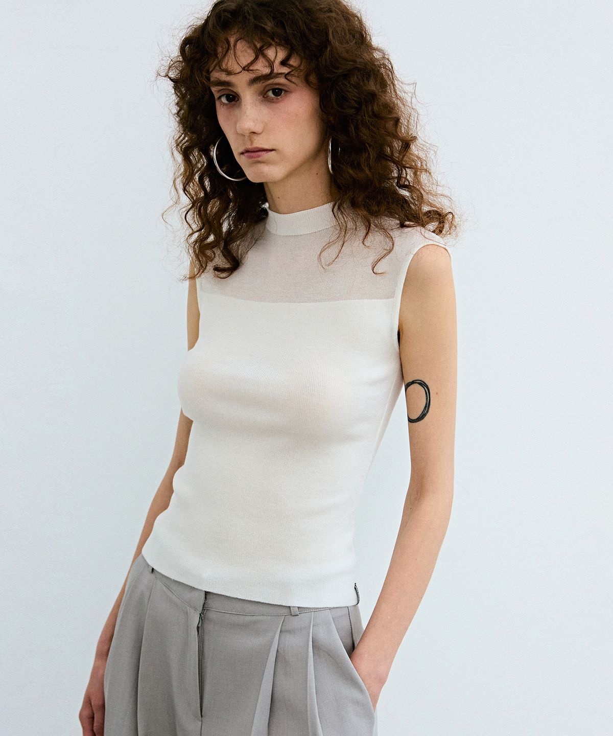 닉앤니콜(NICK&NICOLE) SHEER LINE SLEEVELESS_IVORY