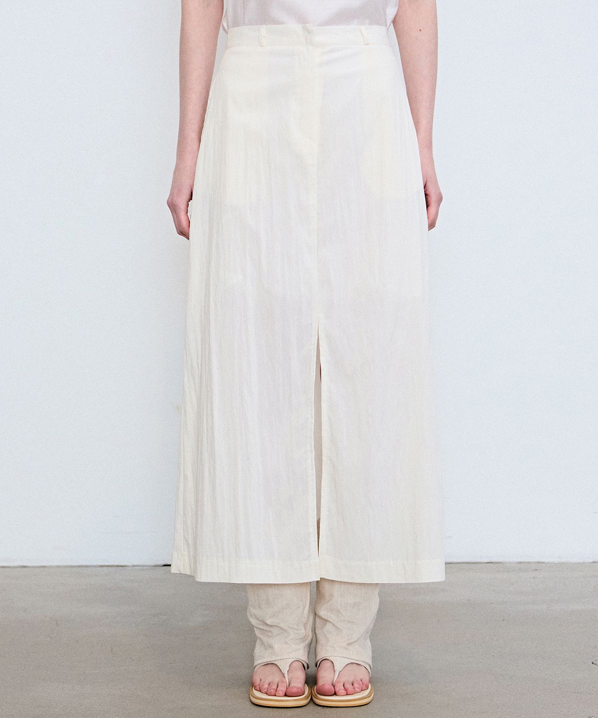 닉앤니콜(NICK&NICOLE) SEERSUCKER SLIT LONG SKIRT_IVORY