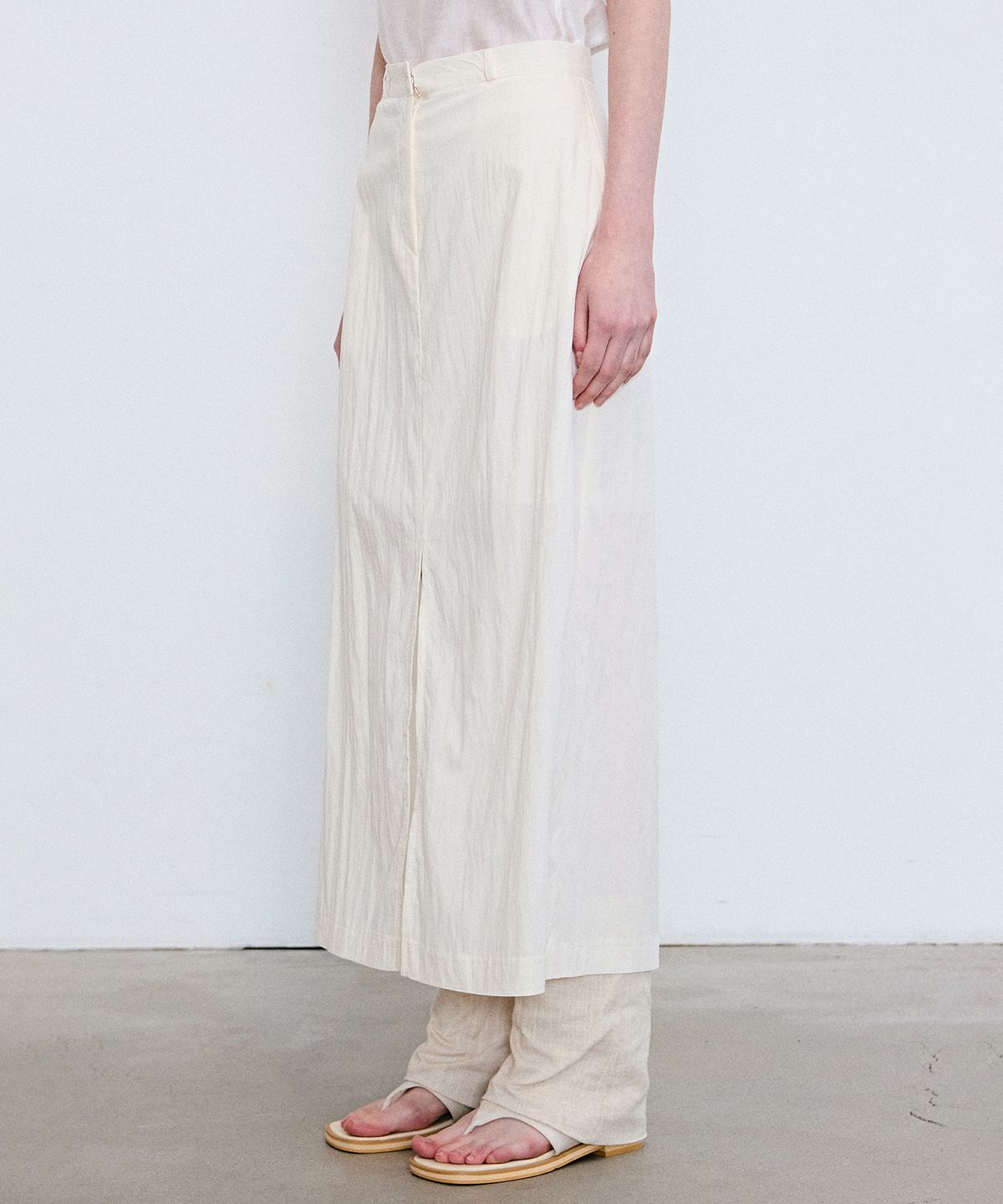 닉앤니콜(NICK&NICOLE) SEERSUCKER SLIT LONG SKIRT_IVORY