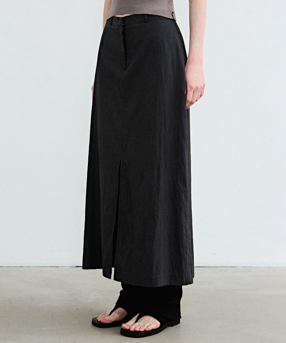 닉앤니콜(NICK&NICOLE) SEERSUCKER SLIT LONG SKIRT_NAVY