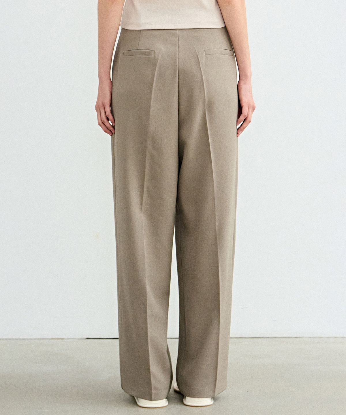 닉앤니콜(NICK&NICOLE) MINIMAL LONG PINTUCK SLACKS_KHAKI GRAY
