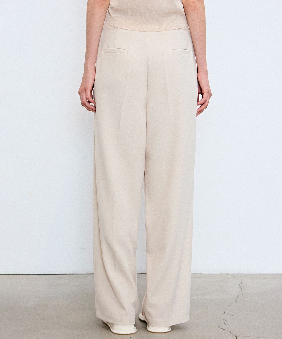 닉앤니콜(NICK&NICOLE) MINIMAL LONG PINTUCK SLACKS_LIGHT CREAM