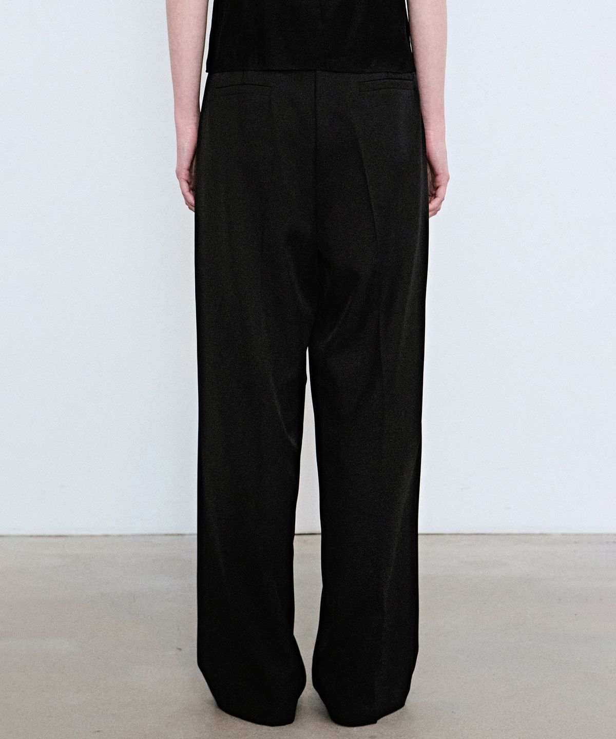 닉앤니콜(NICK&NICOLE) MINIMAL LONG PINTUCK SLACKS_BLACK