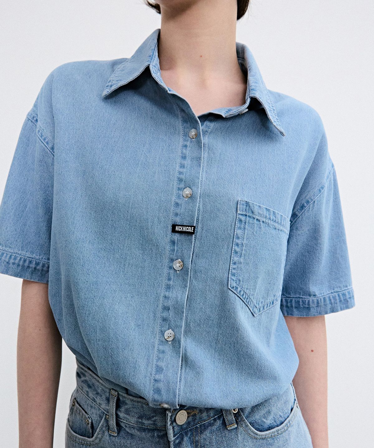 닉앤니콜(NICK&NICOLE) MINIMAL CLASSIC HALF DENIM SHIRTS_LIGHT BLUE