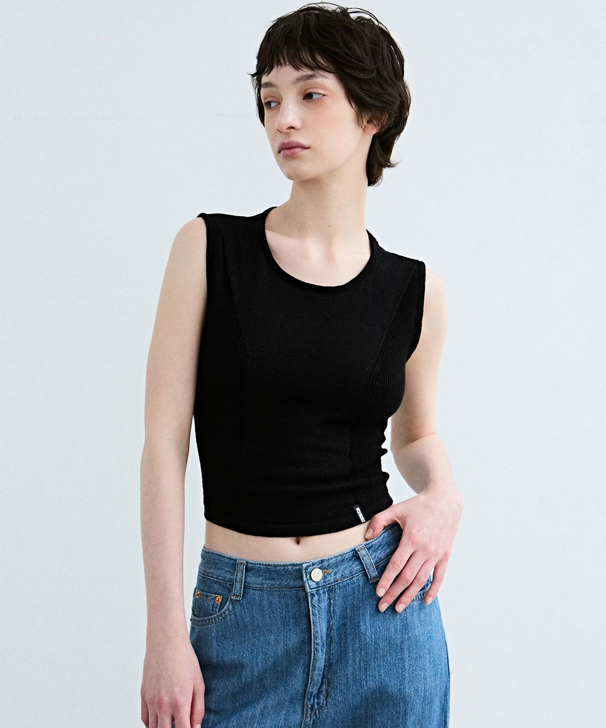 닉앤니콜(NICK&NICOLE) BACK SLIT STRING KNIT SLEEVELESS_BLACK