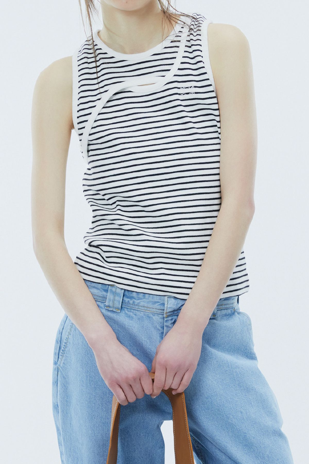 노앙(NOHANT) CROSS SLEEVELESS STRIPE-BLACK