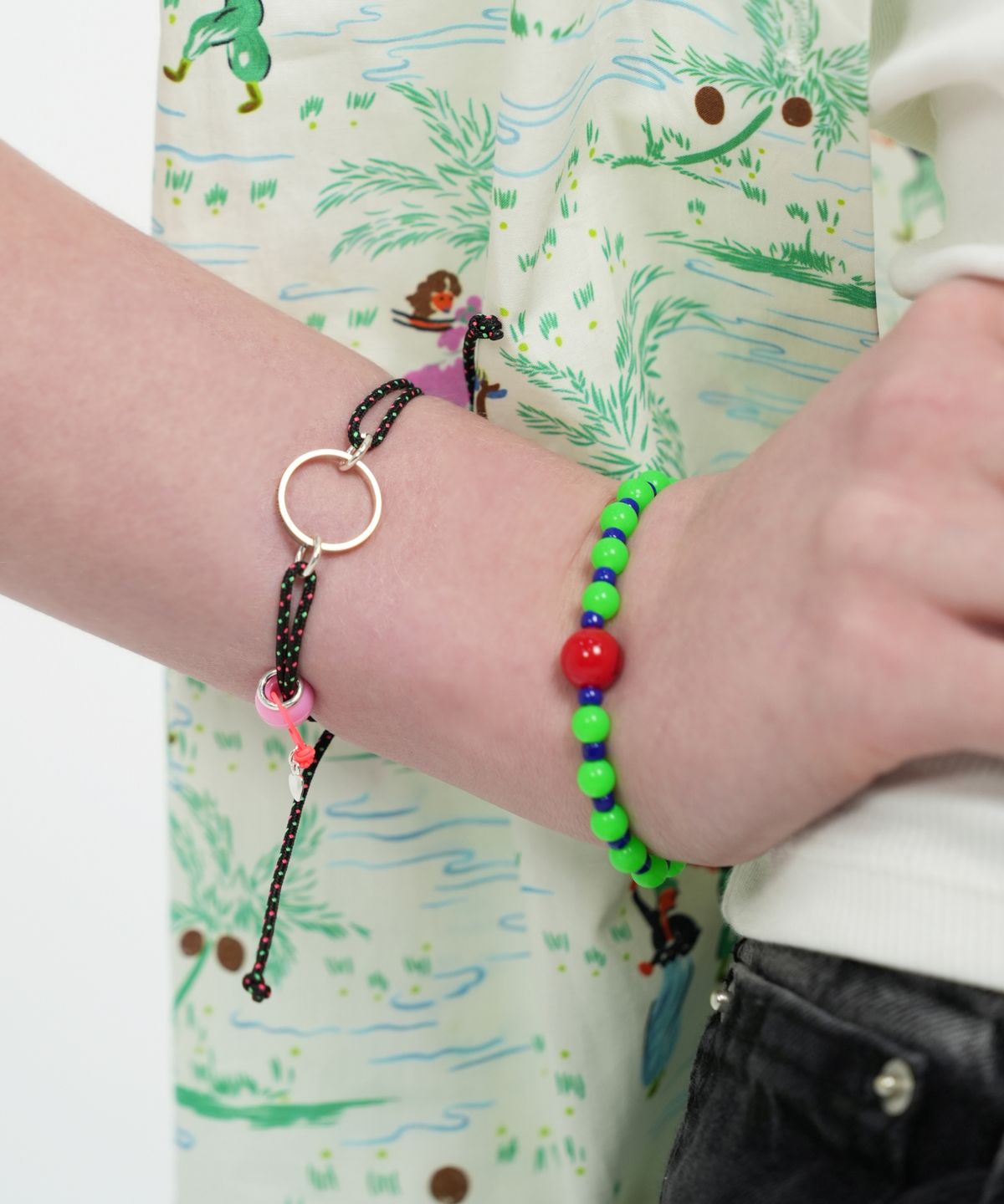 봉보(BONBEAU) Kitsch color face smile ball Bracelet 키치 컬러 스마일 참 아크릴 볼 비즈 팔찌
