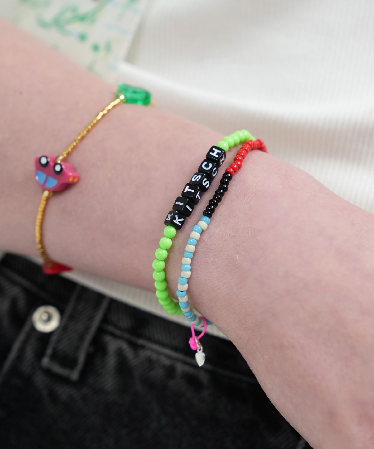 봉보(BONBEAU) Black cube initial color ball Bracelet 봉보 블랙 큐브 이니셜 컬러 볼 비즈 팔찌