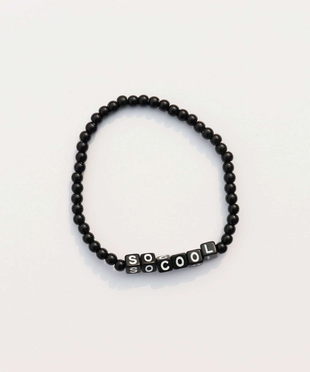 봉보(BONBEAU) Black cube initial color ball Bracelet 봉보 블랙 큐브 이니셜 컬러 볼 비즈 팔찌