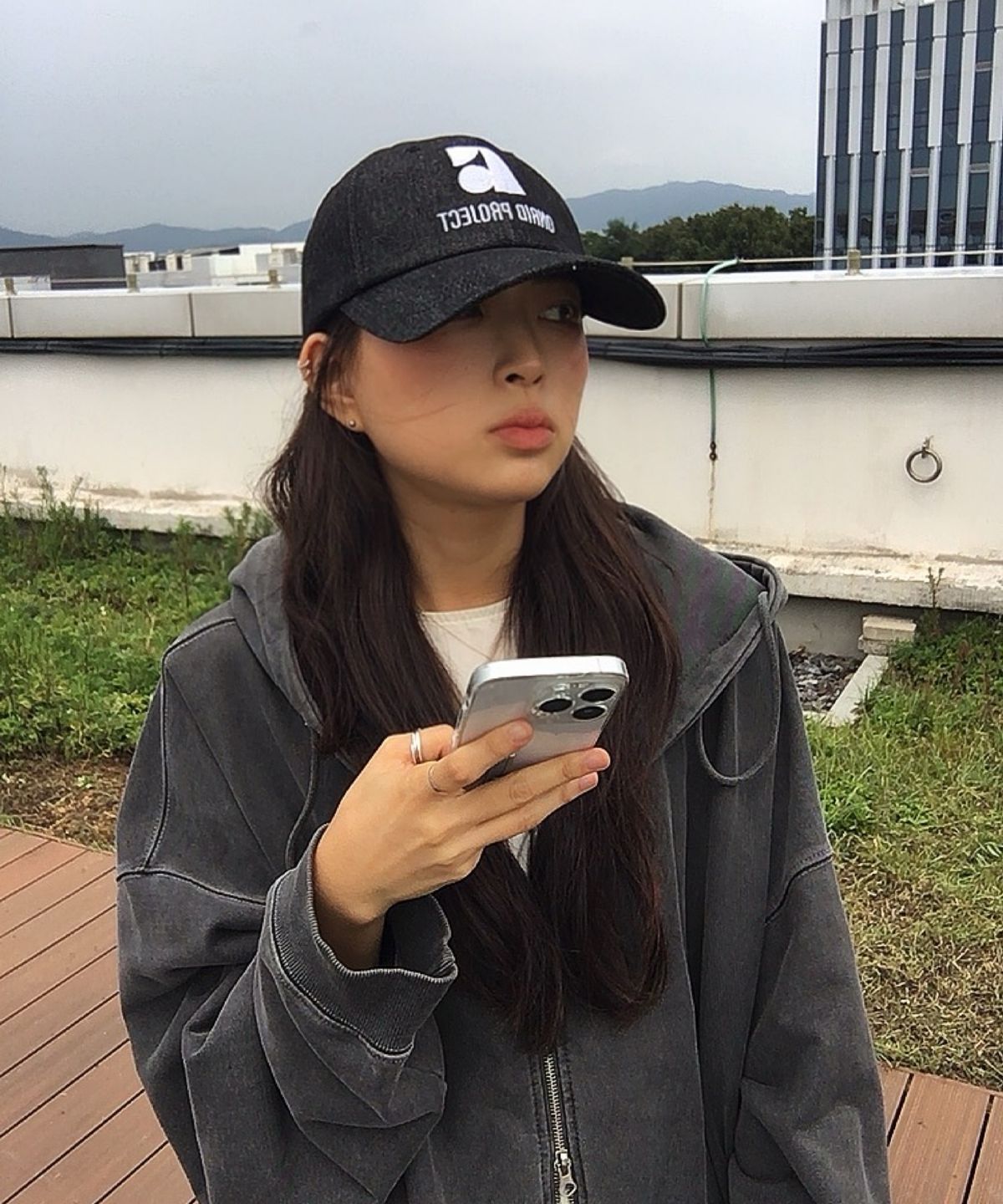 온리드프로젝트(ONRIDPROJECT) 데님 심볼 볼캡 - 블랙