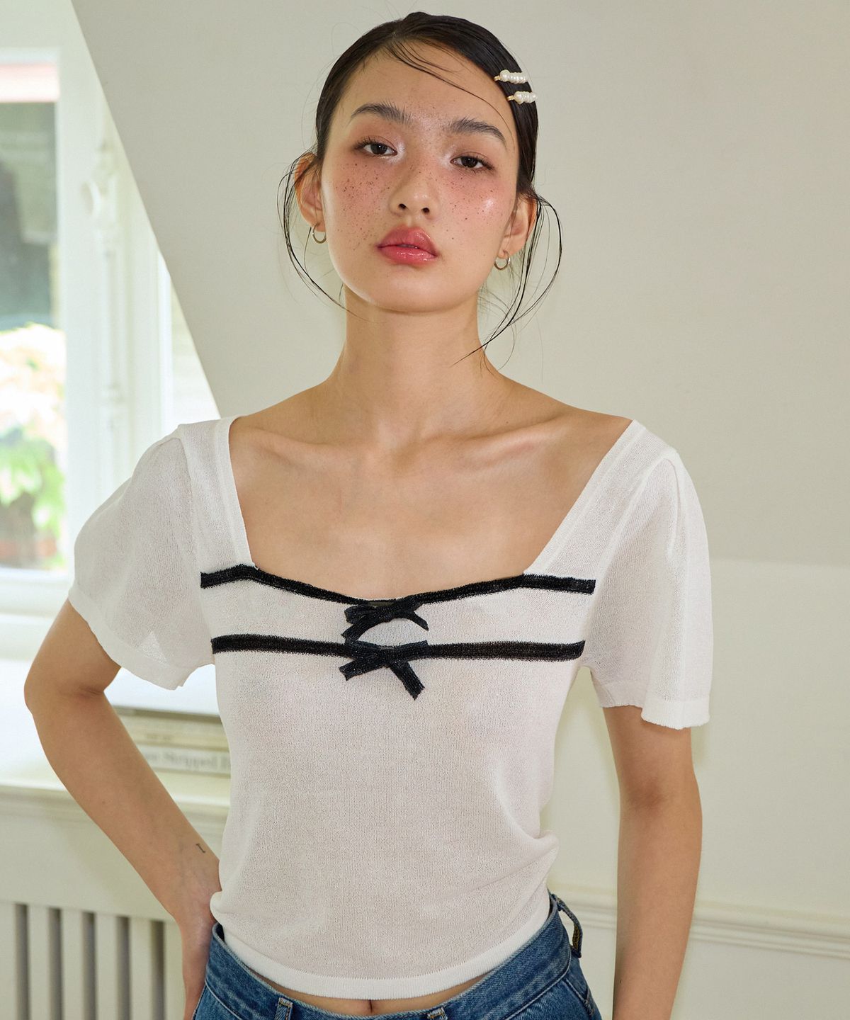 살롱 드 욘(SALON DE YOHN) Ribbon Square Neck Crop Knit_ White