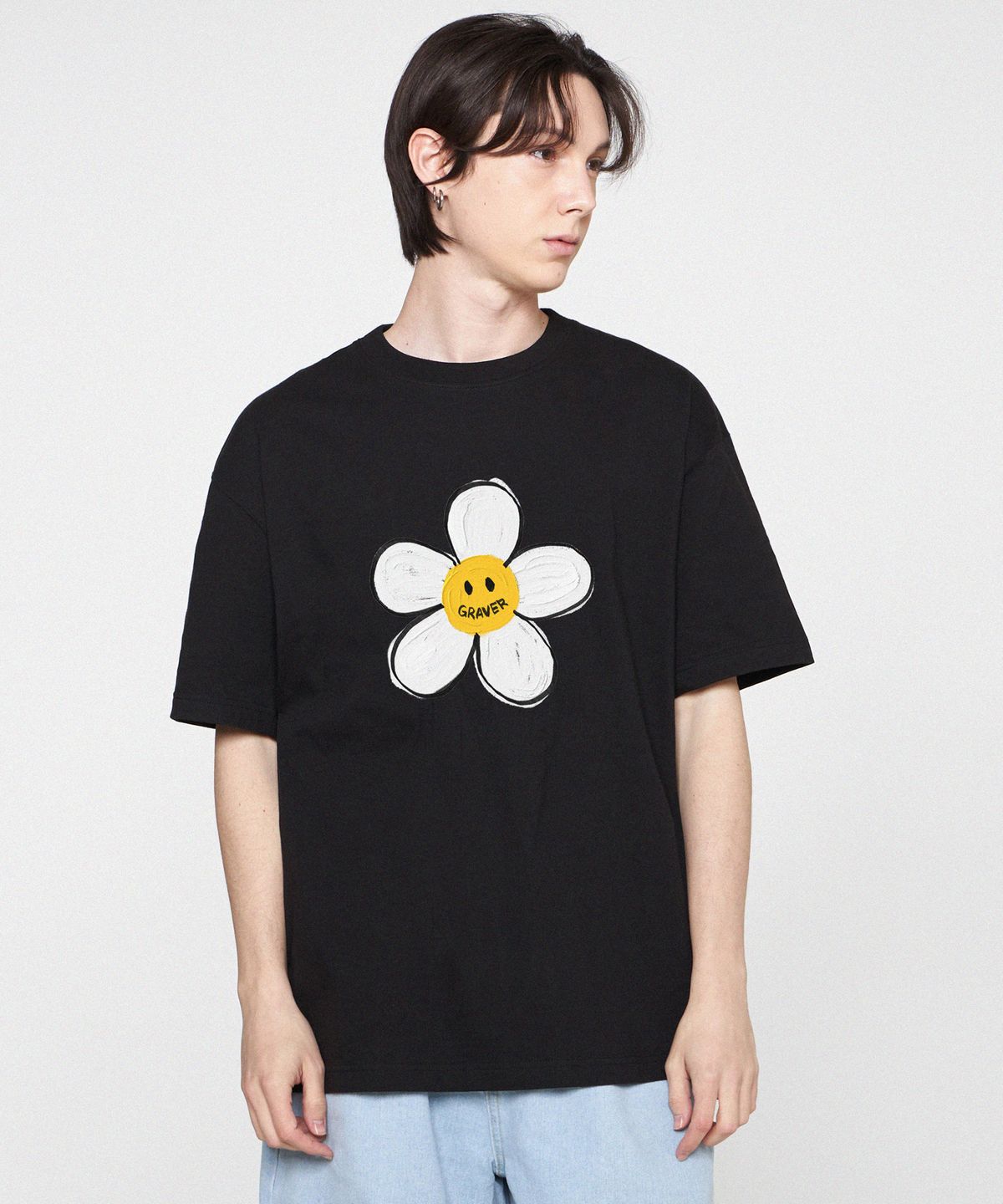 그레이버(GRAVER) [UNISEX]페인팅 빅 플라워도트 반팔티_블랙