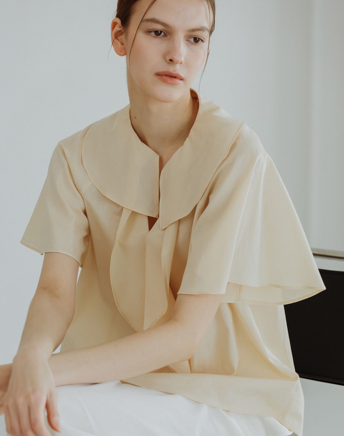 지에마르(GIEMAR) 셔링 블라우스 베이지 SHIRRING BLOUSE BEIGE