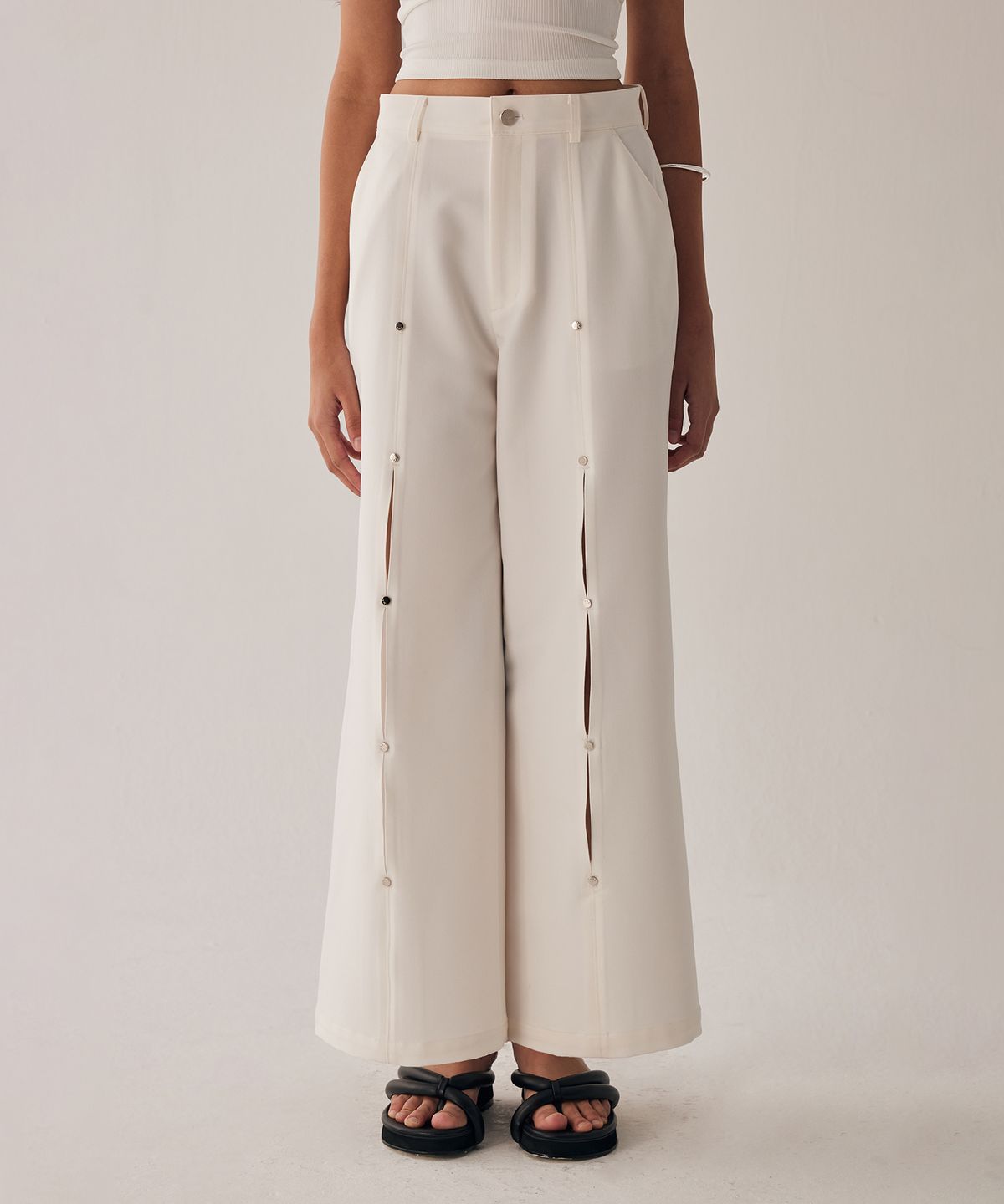 트리밍버드(TREEMINGBIRD) Rivet Slit Trouser [ White ]